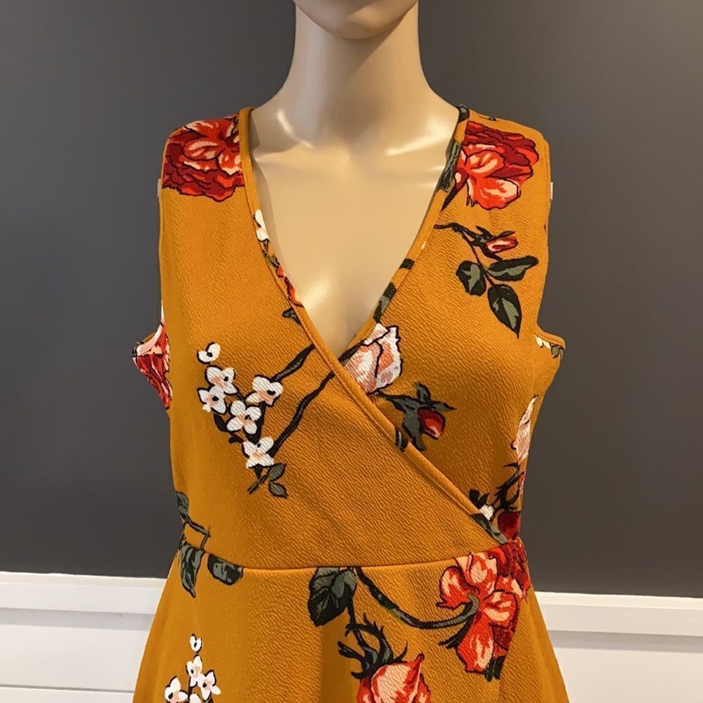 PLANET GOLD DRESS - Picture 2 of 3